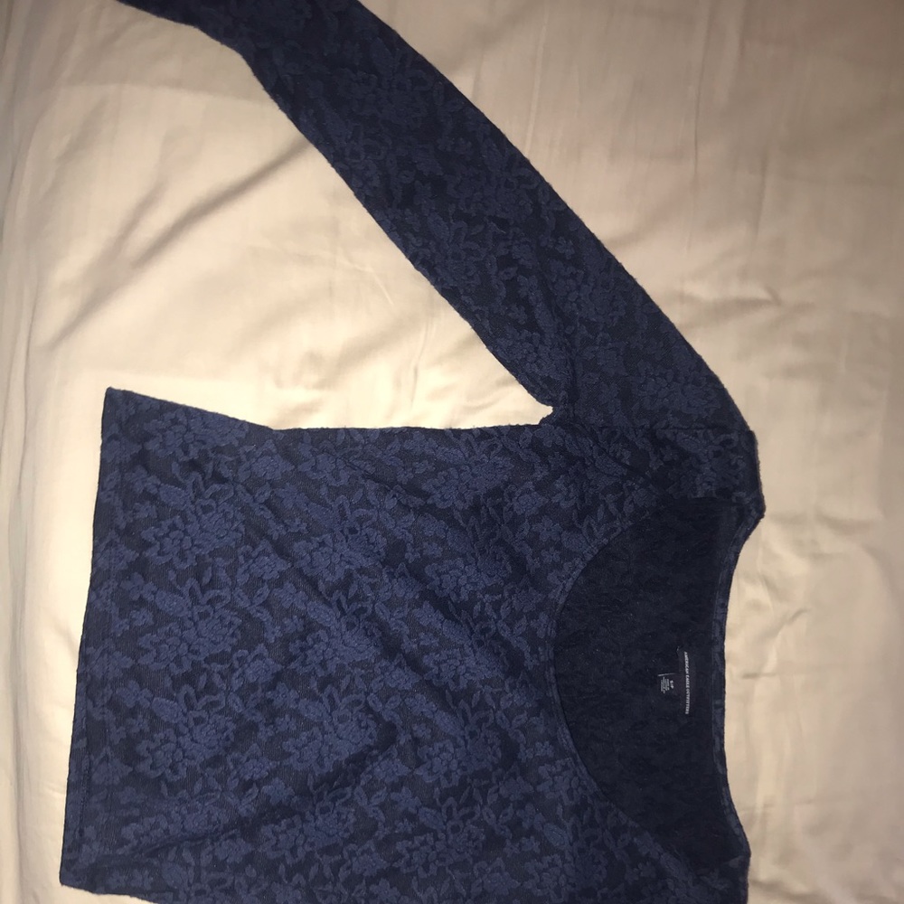 Navy long sleeved American Eagle cropped top
